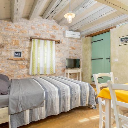 Awesome Apartment In Zminj Ngoại thất bức ảnh
